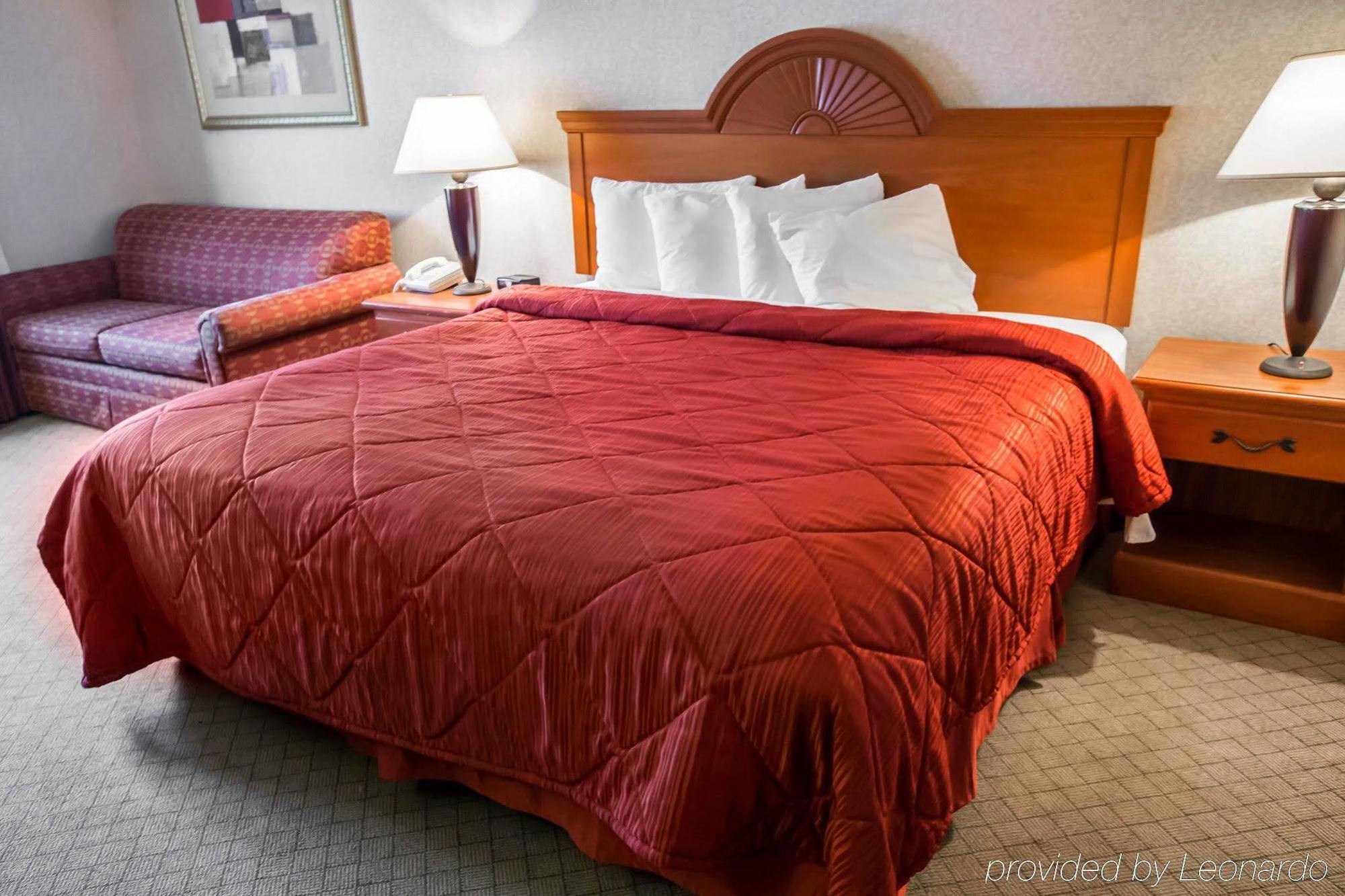 Quality Inn & Suites Woodstock Near Lake Geneva Exterior photo