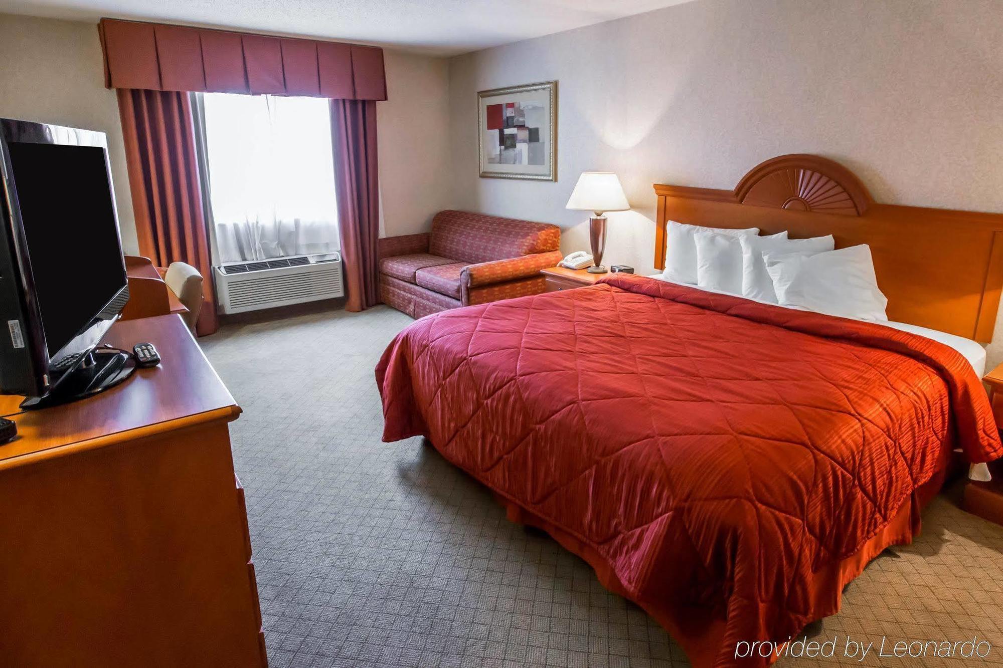 Quality Inn & Suites Woodstock Near Lake Geneva Exterior photo